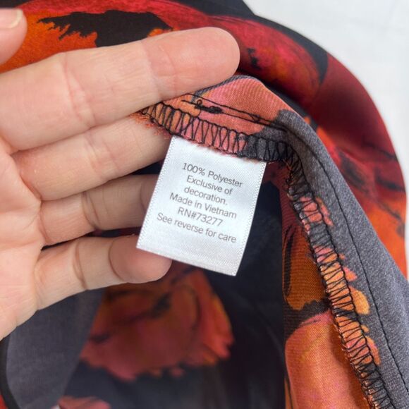 Nine West Dark Floral Whimsygoth Flutter Sleeve Dressy Blouse Size Medium - Picture 6 of 8